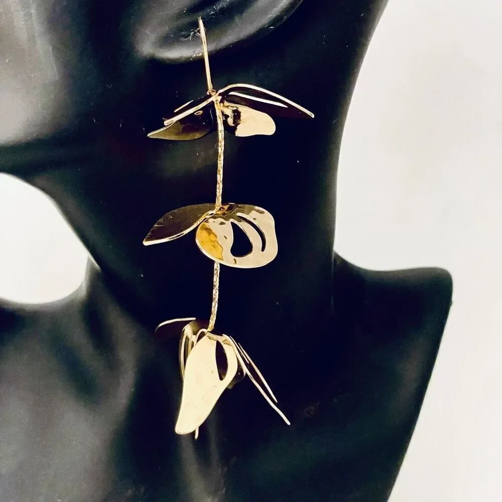 NWT piper•K Gorgeous Gold Long 4.5” Big Shinny Flowers Drop Bling Bling Earrings